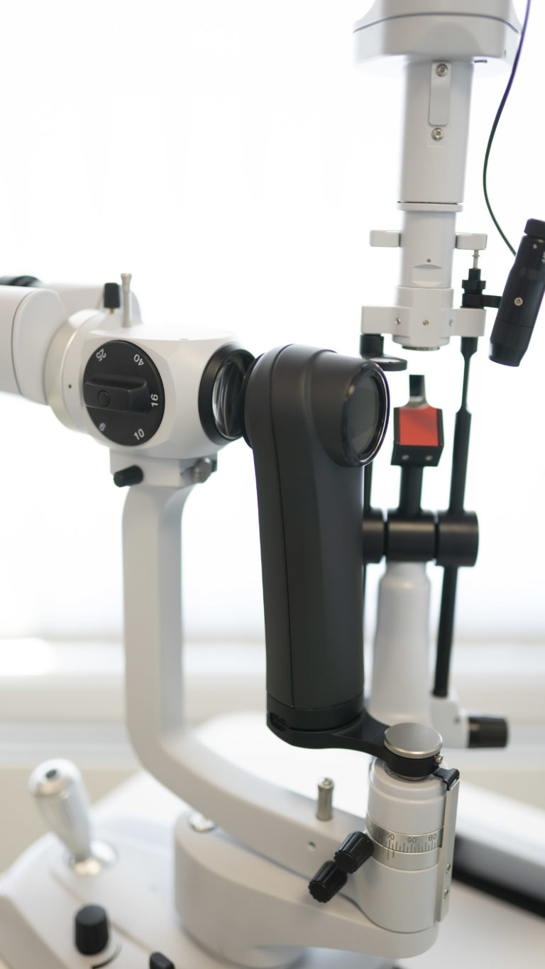 08-C-Eye-at-the-Slit-Lamp (1)